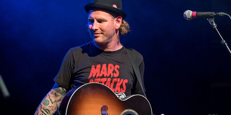 Corey Taylor de Slipknot reveló que inició tocando la guitarra con los poderosos riffs de ‘Enter Sandman’