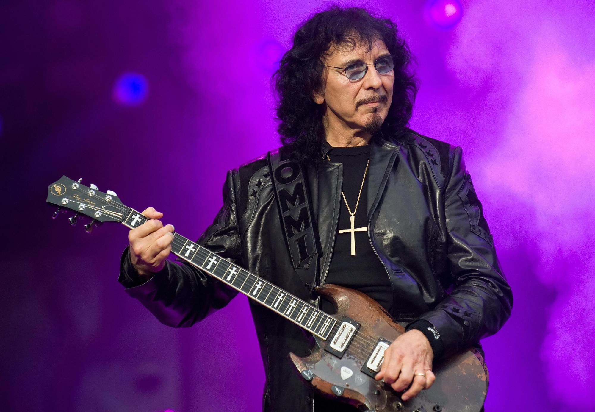 Tony Iommi, fundador de Black Sabbath, regresa este 2022 El Club Del Rock