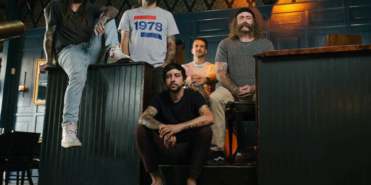 Los relatos contradictorios entre Keith y Jordan Bluckey respecto a la separación de Every Time I Die
