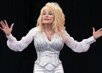 Dolly Parton anuncia que realizará “un gran álbum de rock” si la incluyen en el Salón de la Fama del Rock And Roll