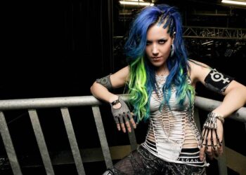 Alissa White-Gluz, de Arch Enemy, comenta acerca de las comparaciones que le hicieron con Avril Lavigne y revela planes de álbum en solitario