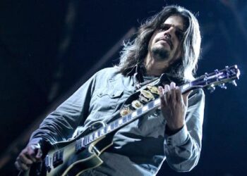 Adam Jones de Tool planea llevar de gira a Arch Enemy
