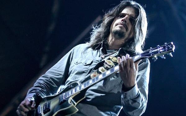 Adam Jones de Tool planea llevar de gira a Arch Enemy Adam Jones de Tool planea llevar de gira a Arch Enemy