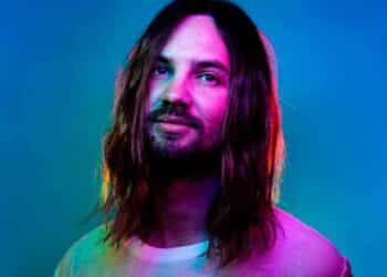 Kevin Parker de Tame Impala, sufre fractura de cadera, pero no cancela ningún concierto