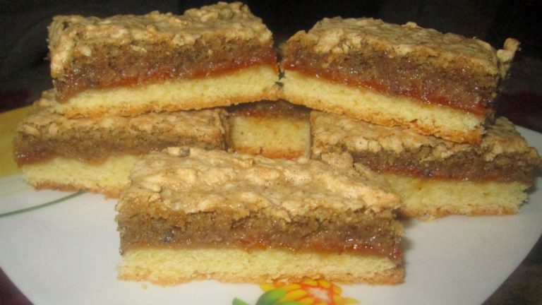“Deliciul de la Schneider – Reteta simpla pentru o prajitura cu bezea si nuca”