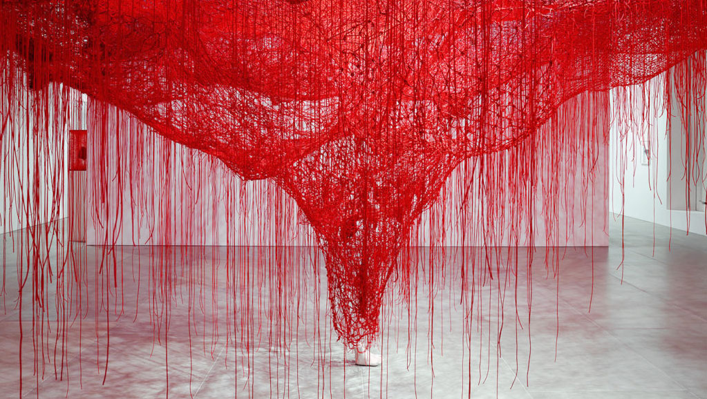 赤い糸で紡がれた空間 塩田千春の伝えようとしたこと - 60MAGAZINE