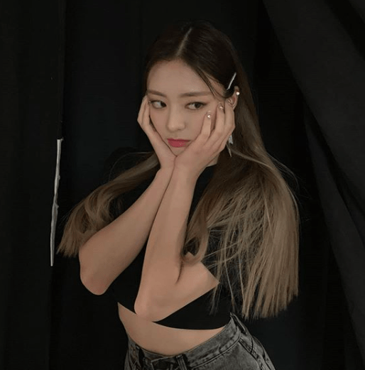 Itzy イッジ ユナの高身長ファッションとは 私服からステージ着用まで徹底解剖 60mag Sixtymagaizne