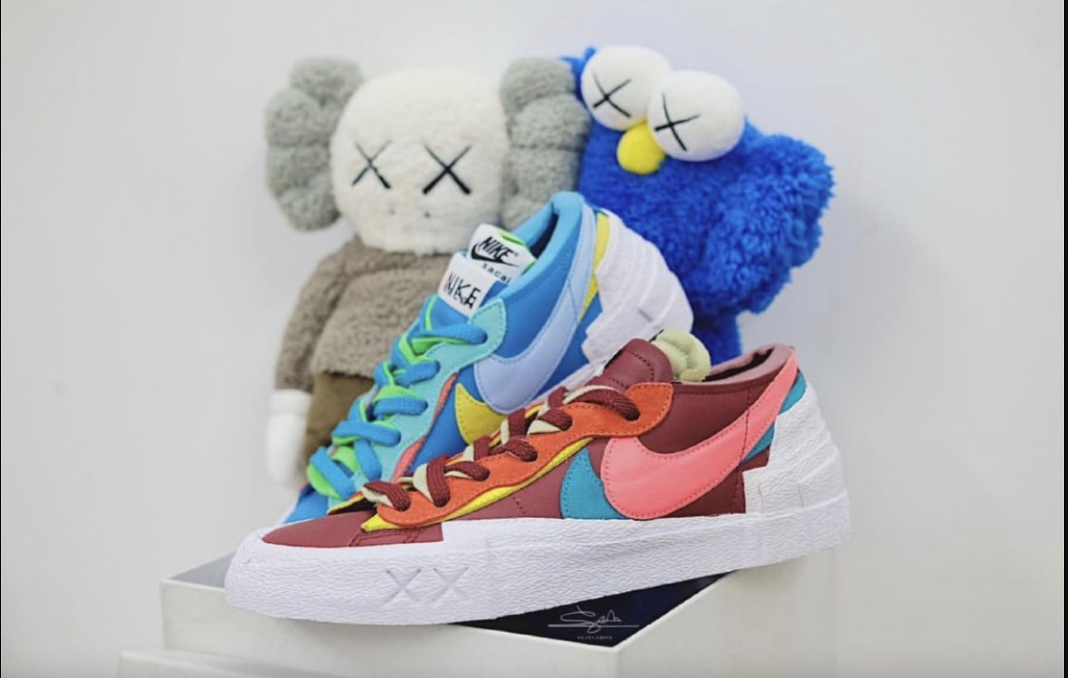 sacai × KAWS × NIKE、トリプルコラボスニーカーのオフィシャル