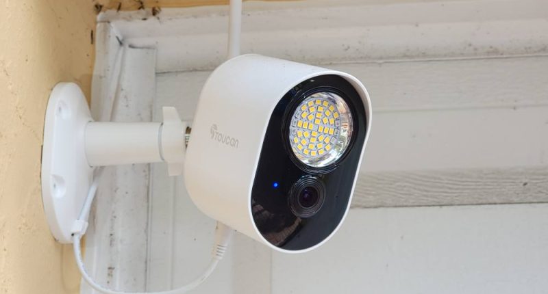 Toucan Security Floodlight Camera