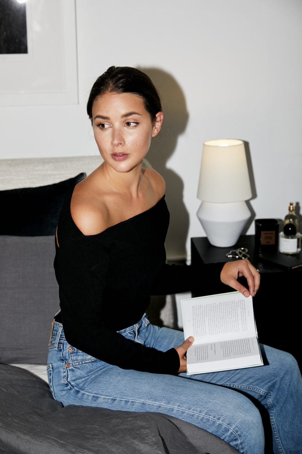 Bedside Table | Off The Shoulder top | dione lee | currently reading | Marie Kondo Tidying Up