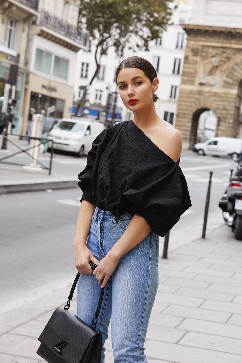 red lipstick casual outfits