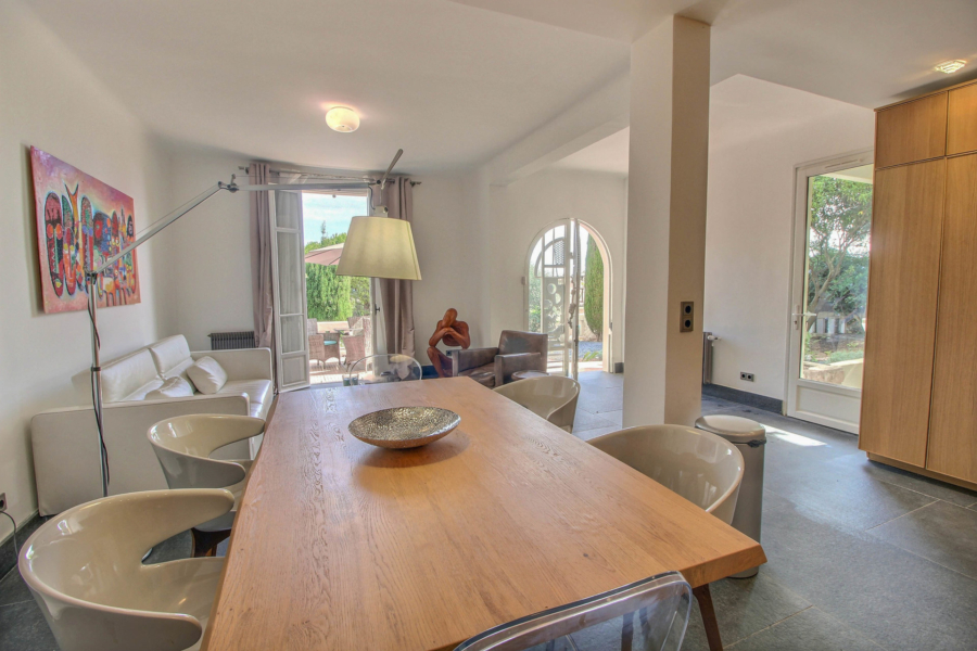 Dining room Tile