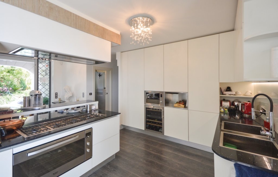 Kitchen Wooden floor Stainless steel Chandelier