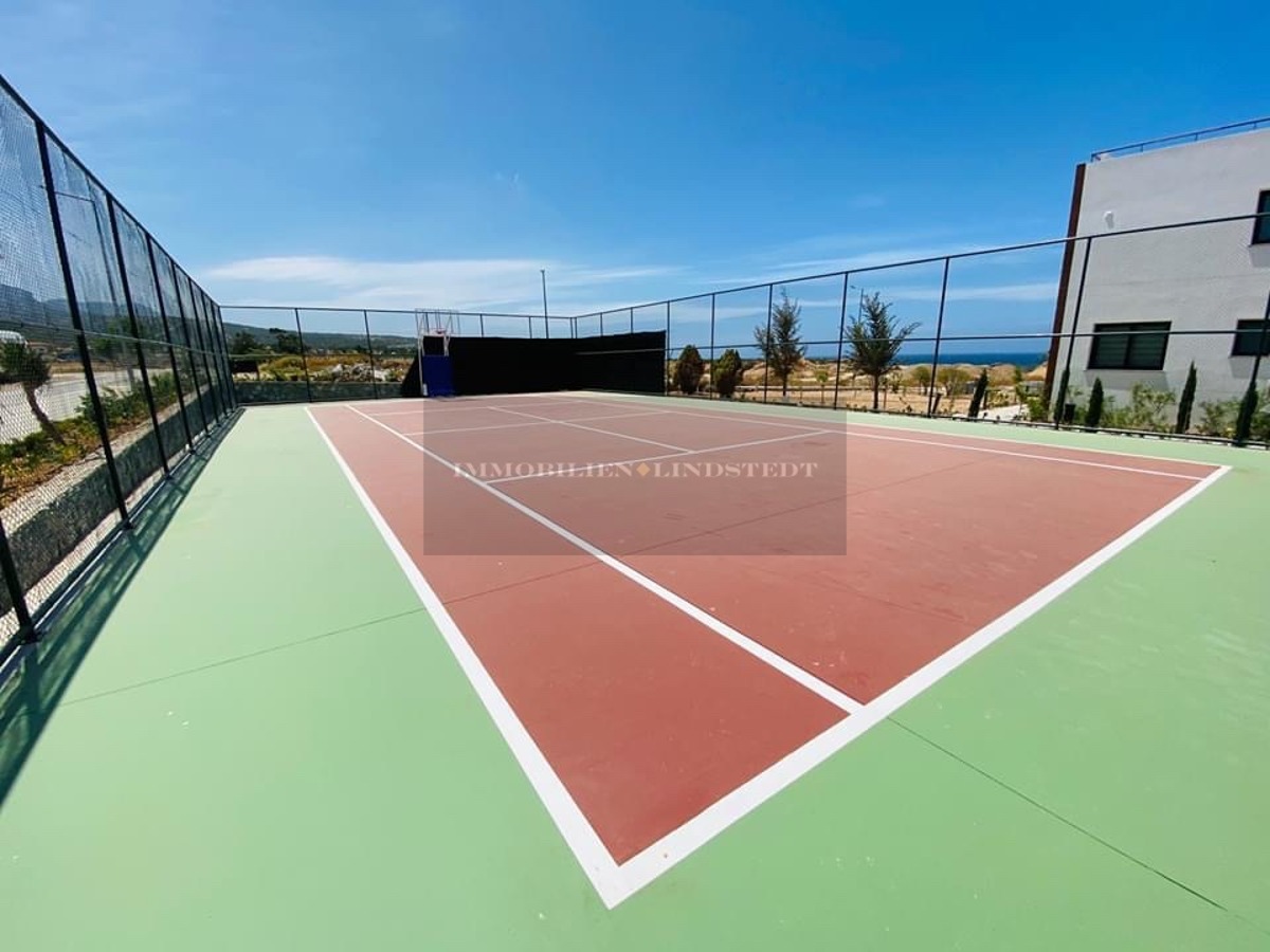 Tennis-/Basketballplatz