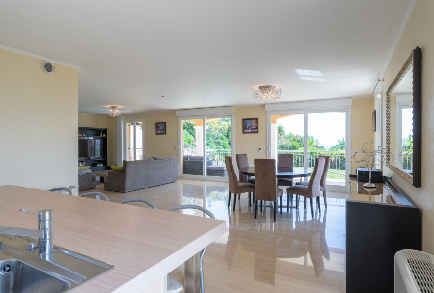 Dining room Wooden floor