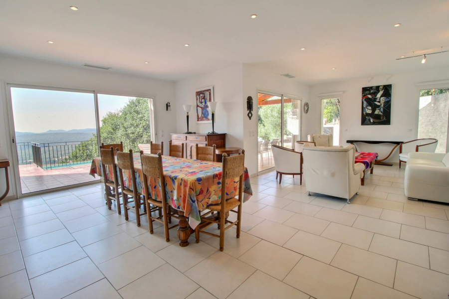 Dining room Tile