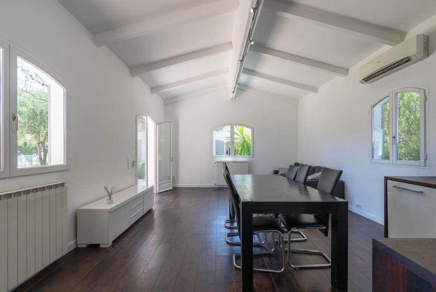 Dining room Wooden floor