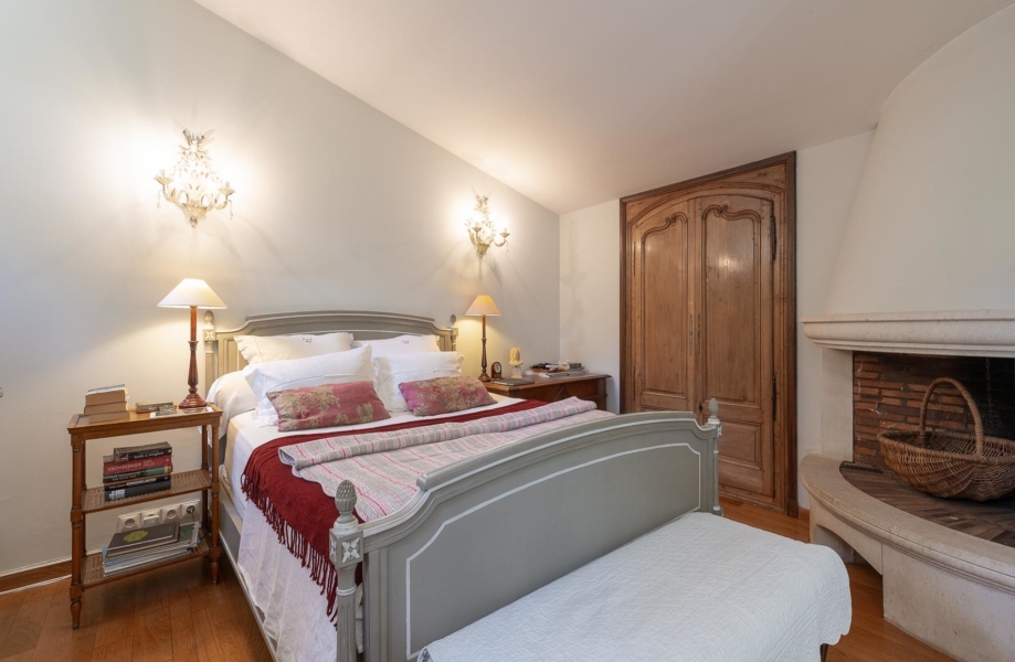 Bedroom Fireplace Wooden floor