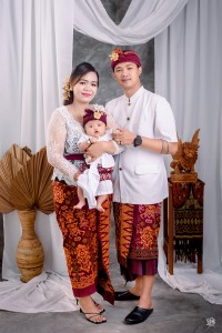 Pawiwahan Yasa & Yesi lan TIga Bulanan
