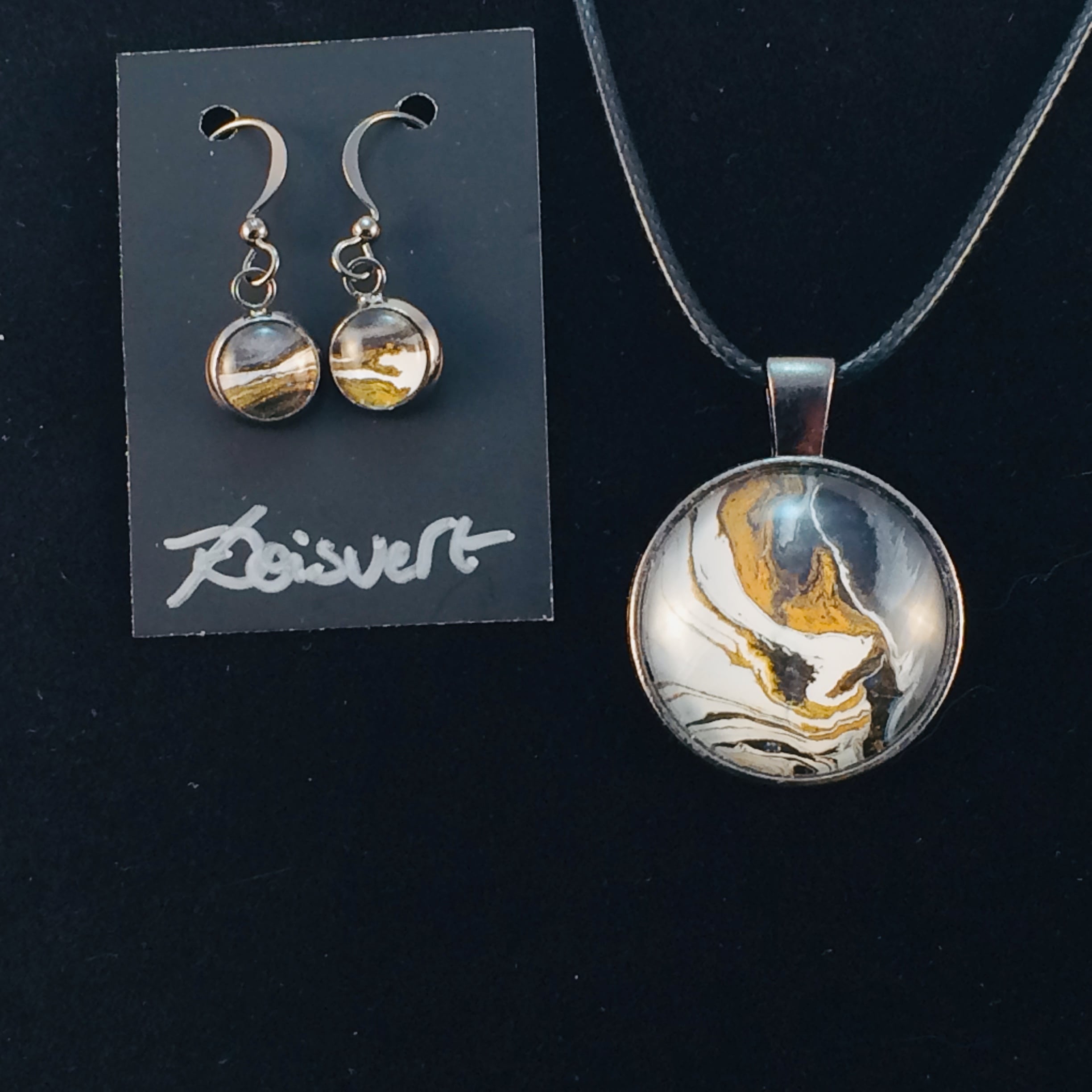 Ensemble #2 - Collier et boucles d'oreilles – Image 6