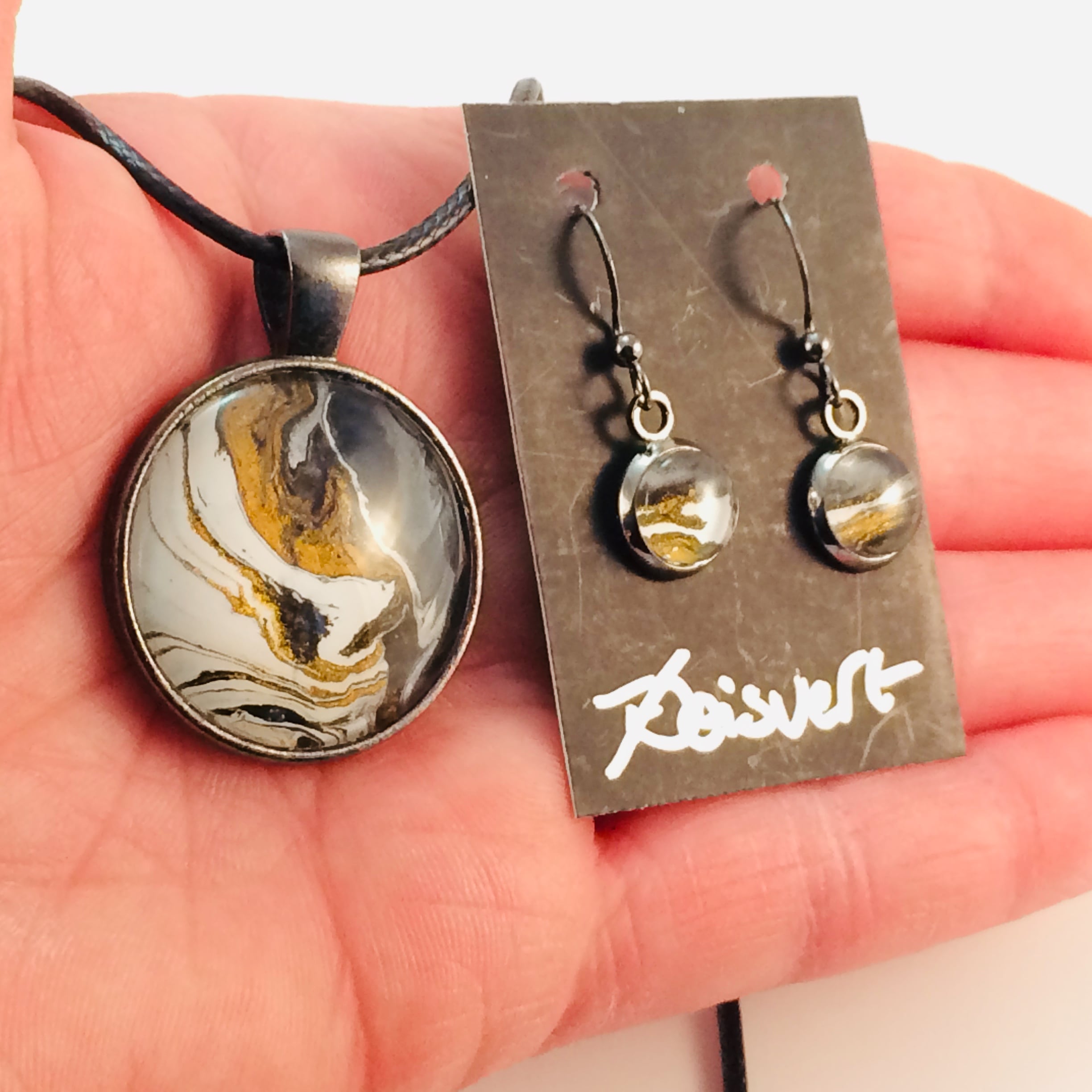 Ensemble #2 - Collier et boucles d'oreilles – Image 4