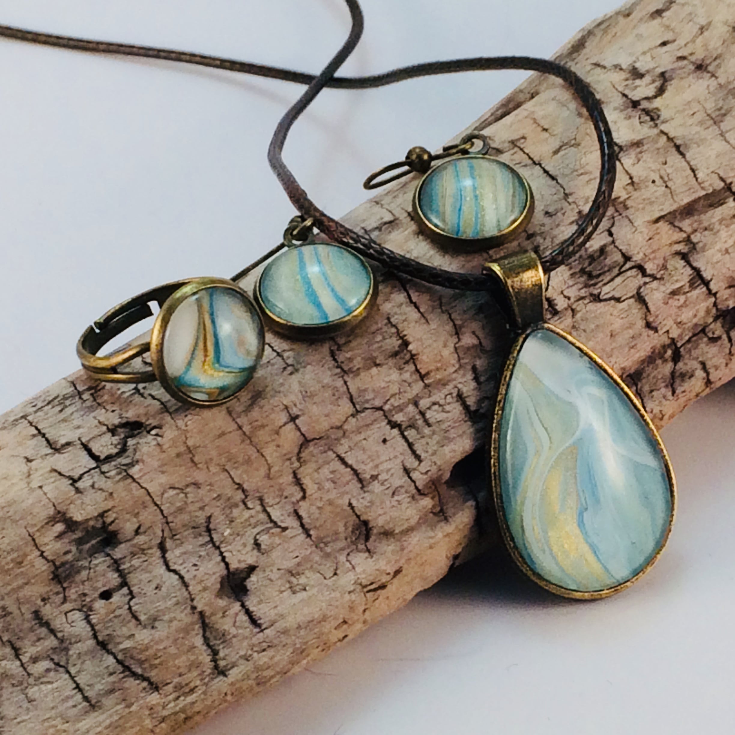 Ensemble #4 - Collier, boucles d'oreilles et bague – Image 3