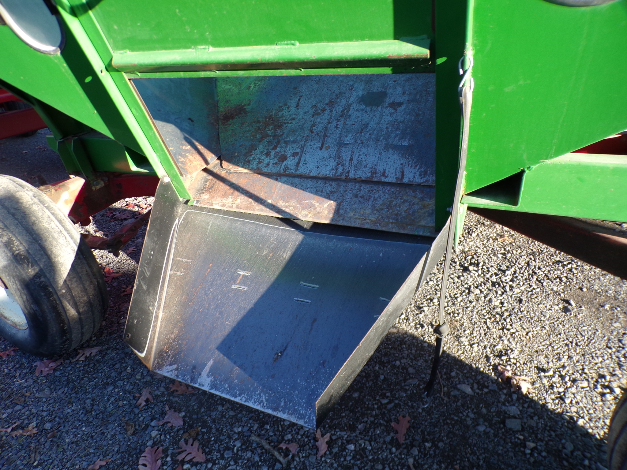 8347 J&M 2507 Gravity Bin Wagon 3950.00 JM Equipment