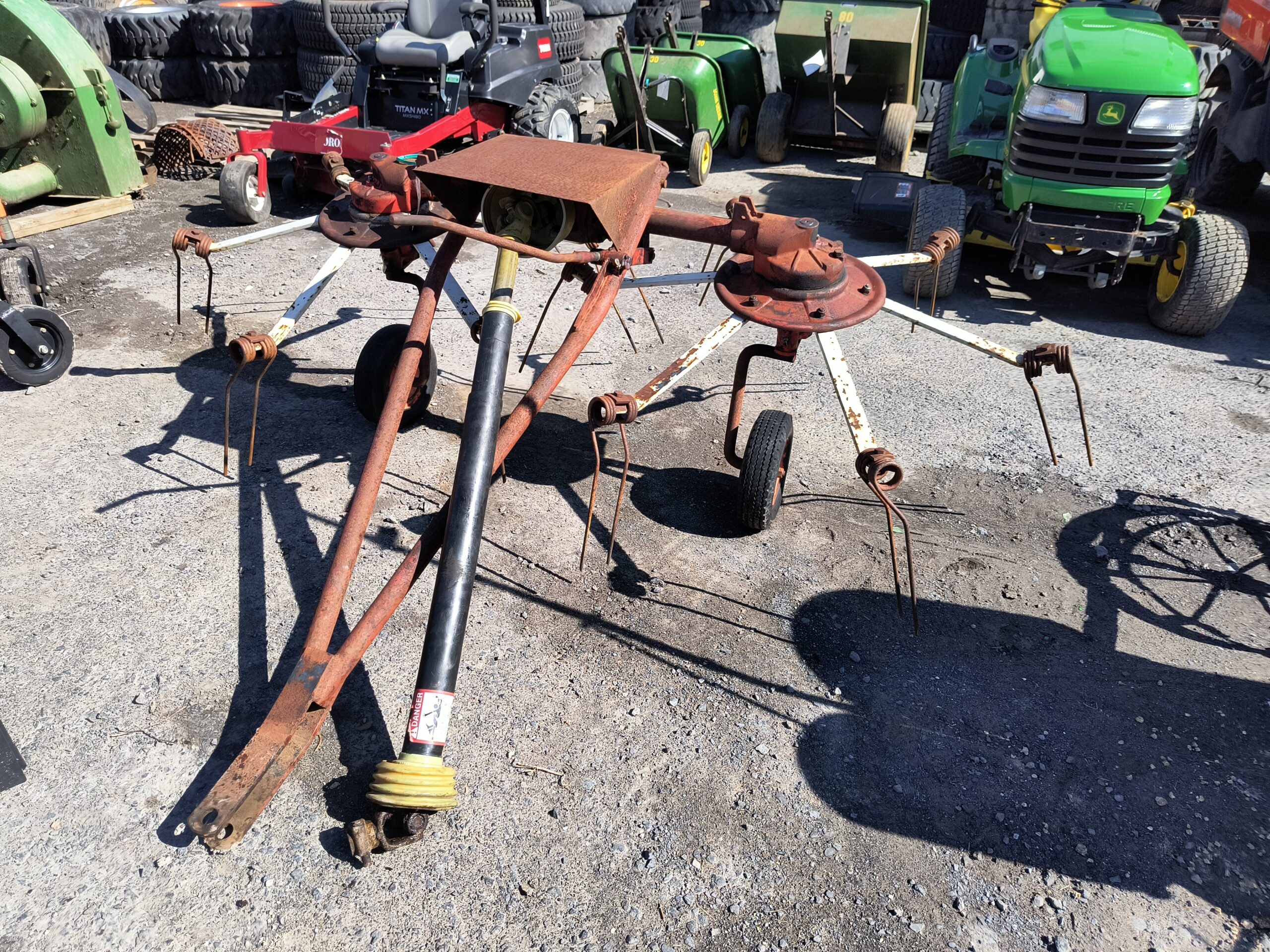 8941 Tonutti GT310 2 Star Hay Tedder $1650.00