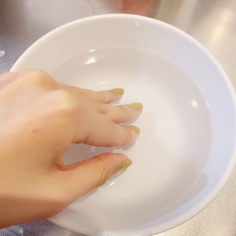 水が主成分のお湯で落ちるマイシスタートリートメントネイルカラーのレビュー