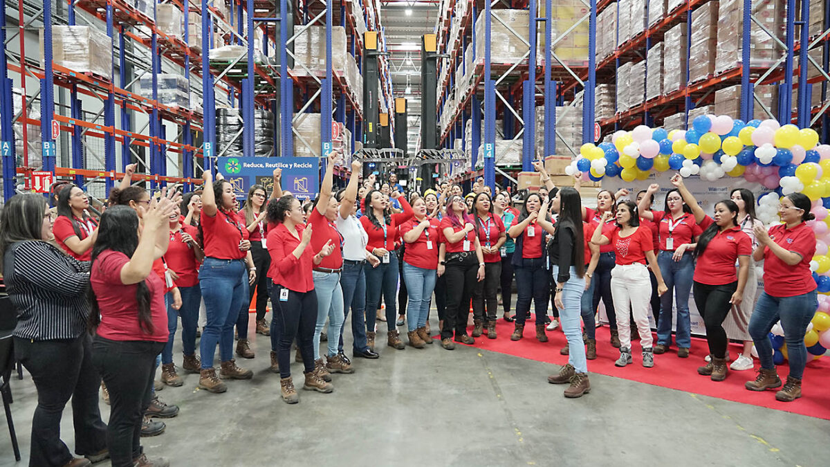 “Las mujeres podemos liderar grandes equipos de trabajo”, Jeannina Espinoza, Gerente Divisional de Distribución Logística de Walmart Nicaragua