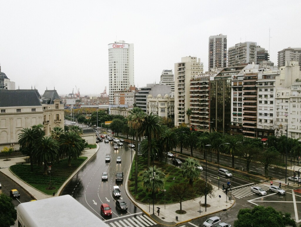 Una foto del centro de la ciudad de Buenos Aires, que es el lugar óptimo para iniciar la externalización de nóminas en Argentina
