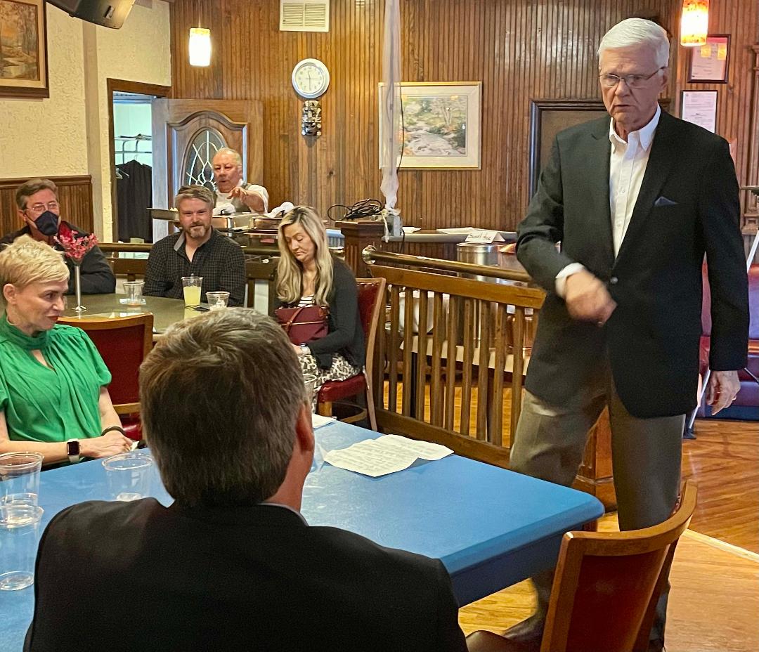 Former mayor Oakes to leave Martinsville, will remain a proud bulldog