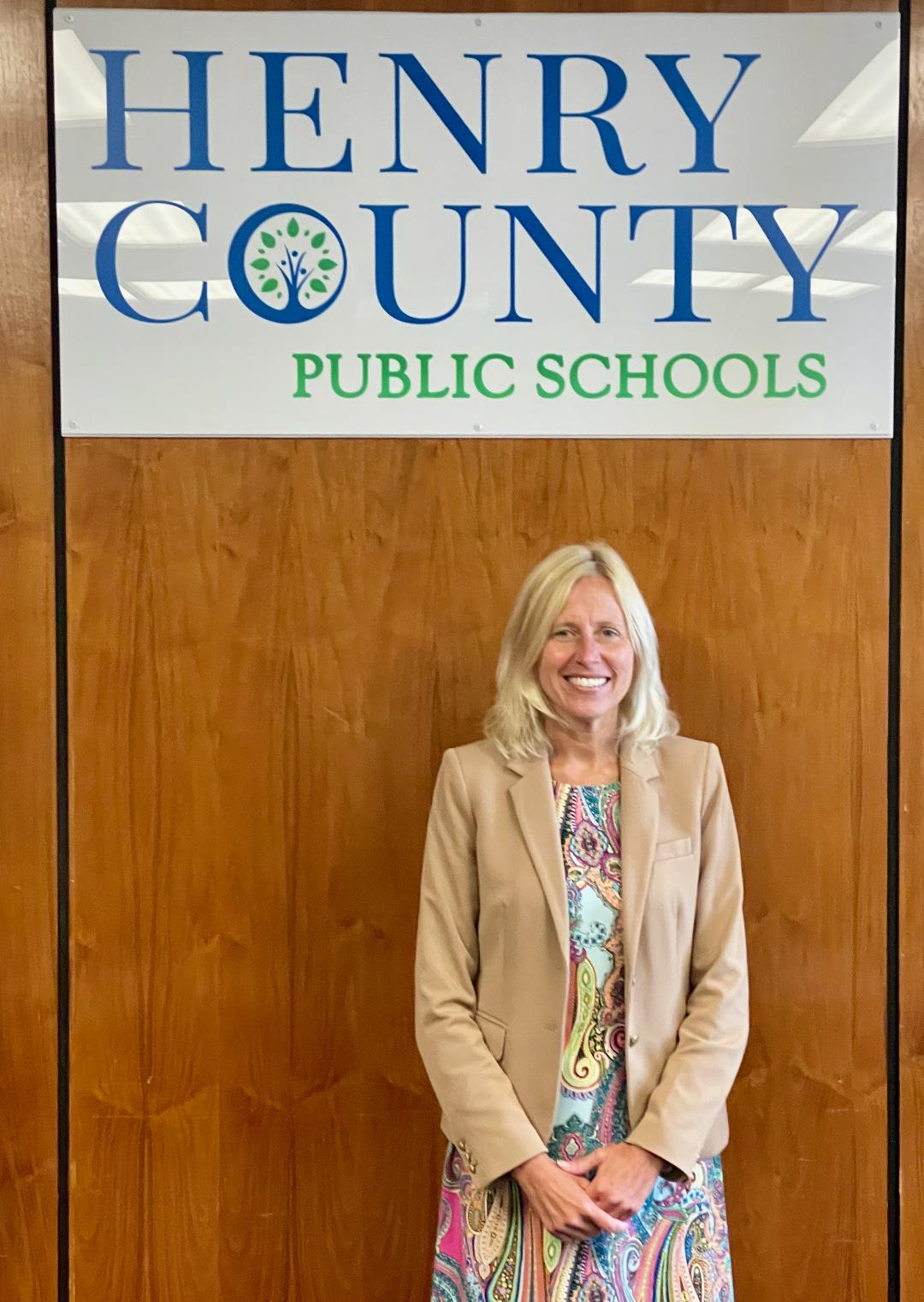 Board renews superintendent’s contract 