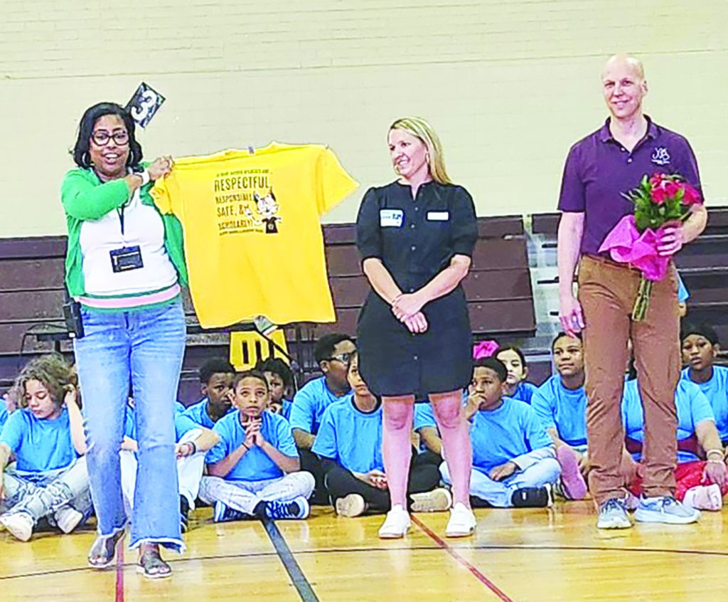 Pedro Szalay received flowers and a T-shirt as thanks for instructing Dance Español.