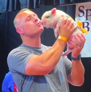 Henry County Sheriff’s Capt. Tim Compton won Spencer-Penn Centre’s ‘Kiss the Pig’ contest. (Contributed)