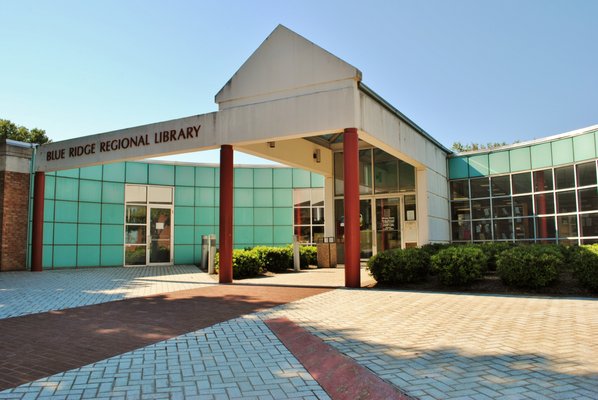 Library Foundation receives $15,000 donation from Carter Bank