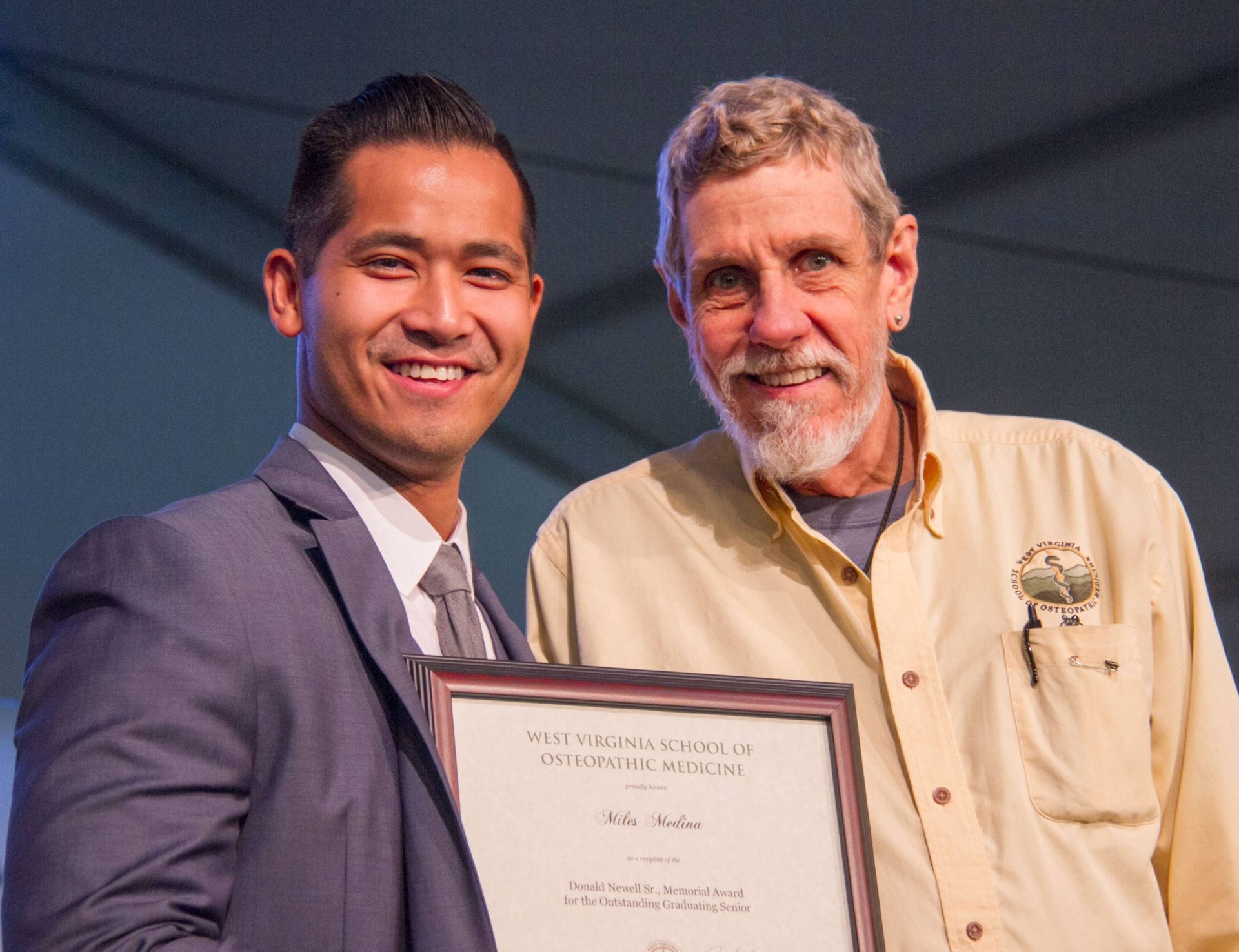 Awards ceremony recognizes graduating medical students