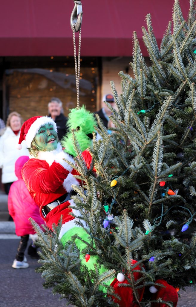 Christmas Parade arrives in Buchanan Fincastle Herald