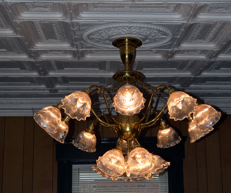 Chandelier shining again