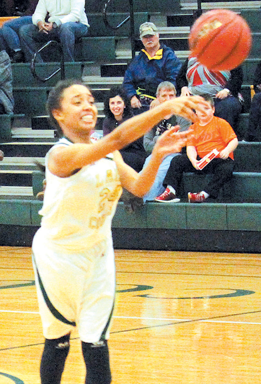 Men’s and women’s Cougar basketball teams defeat Tunstall