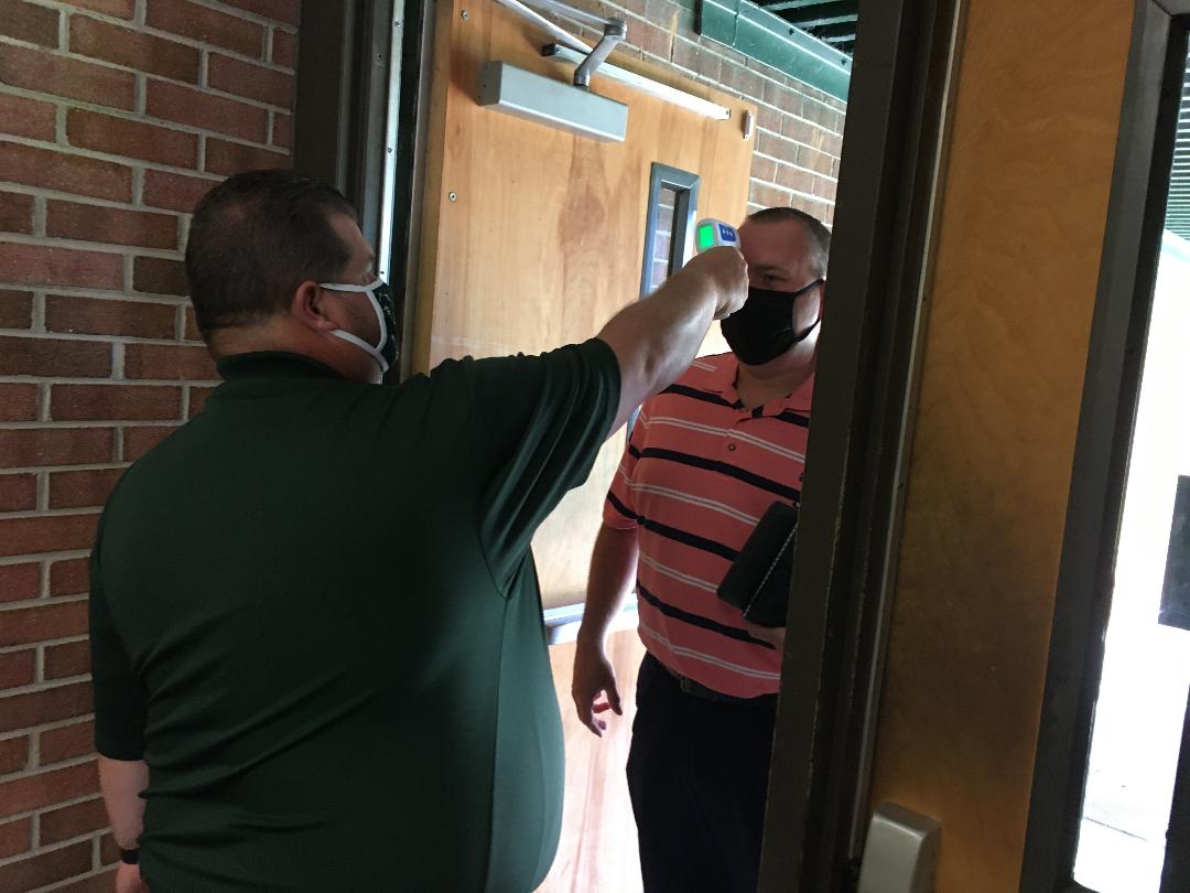 School board narrowly supports all-virtual plan when classes resume