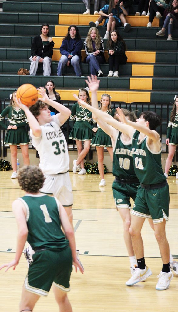 Cameron Collins shoots against two Glenvar defenders.