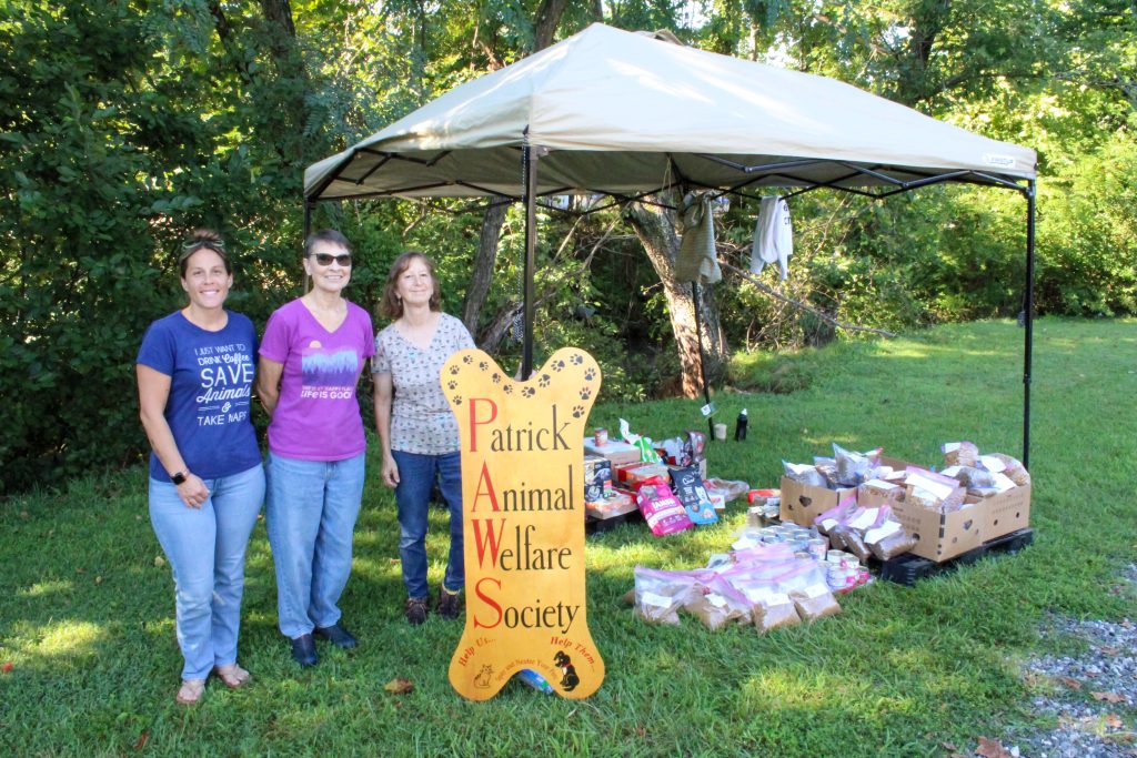 Lynn Chipkin, Lynn Regan, Amber Rakes (left to right), at the first Pet Food Bank. (Photos by Pat Delaney)