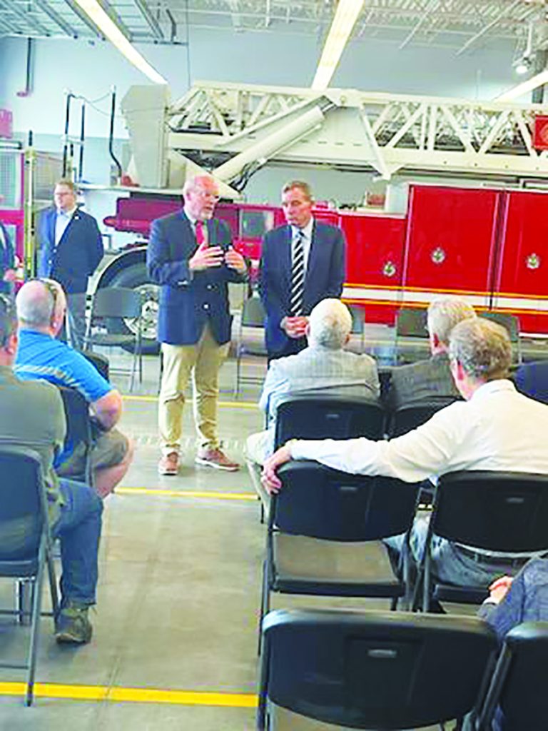 Ninth District U.S. Rep. Morgan Griffith, R-Salem, (left) and Sen. Mark Warner, D-Alexandira, (right), discuss chat during a ceremony Saturday.