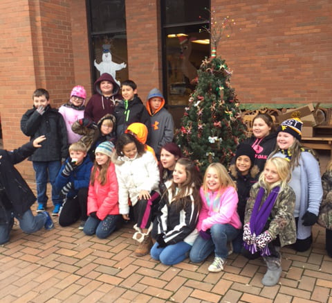 Big Otter students decorate courthouse for Christmas