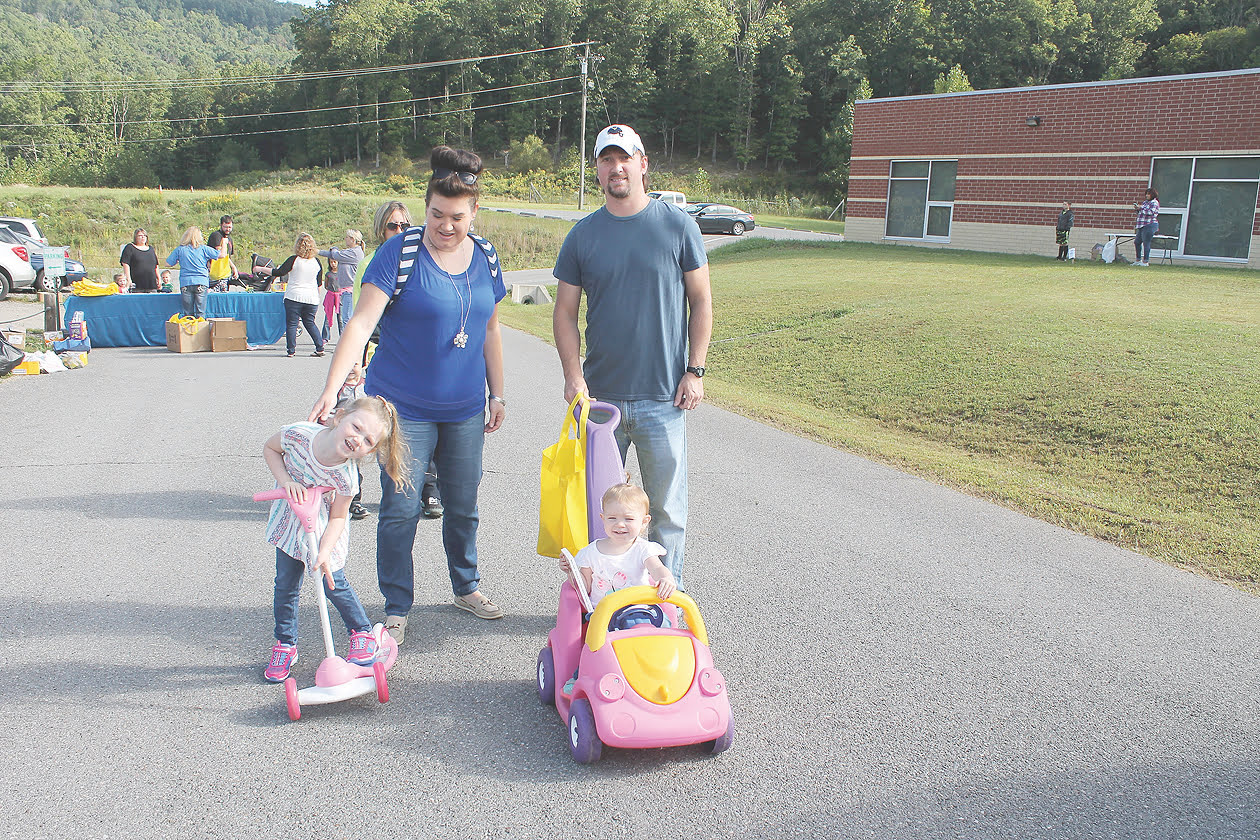 Clay, Braxton parents as teachers Roll & Read