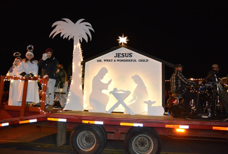 Vinton Christmas Parade ‘Paints the Town Christmas’ Vinton Messenger