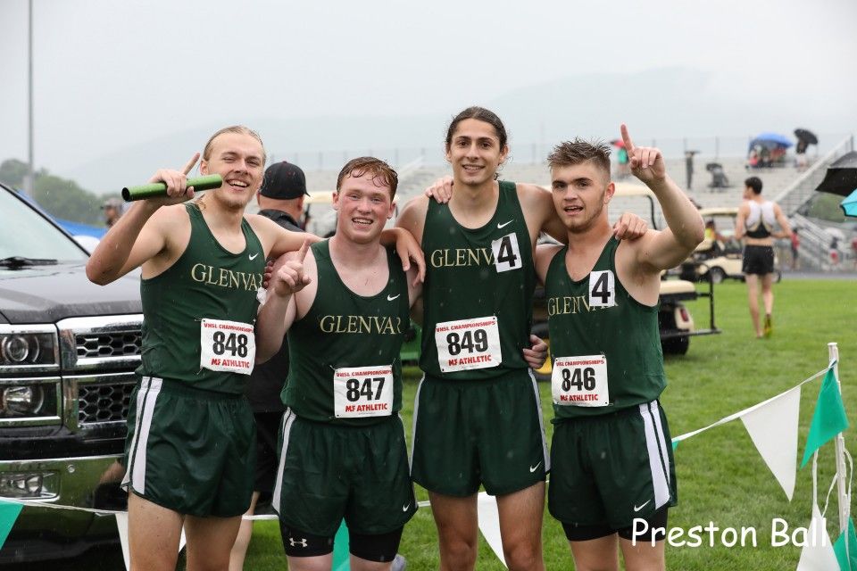 Highlanders win 4×400