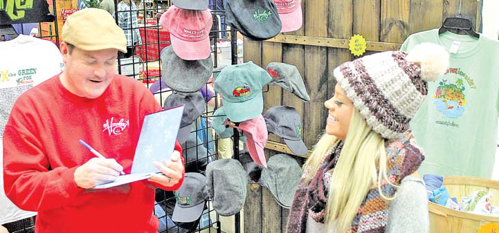 Salem Civic Center connects shoppers with over 100 area vendors at Mistletoe Market