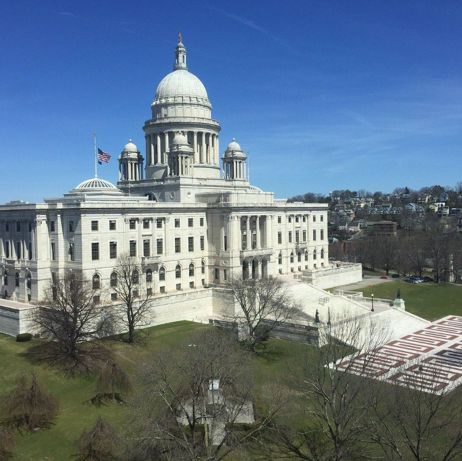 Photo of the Rhode Island State House from the south west.